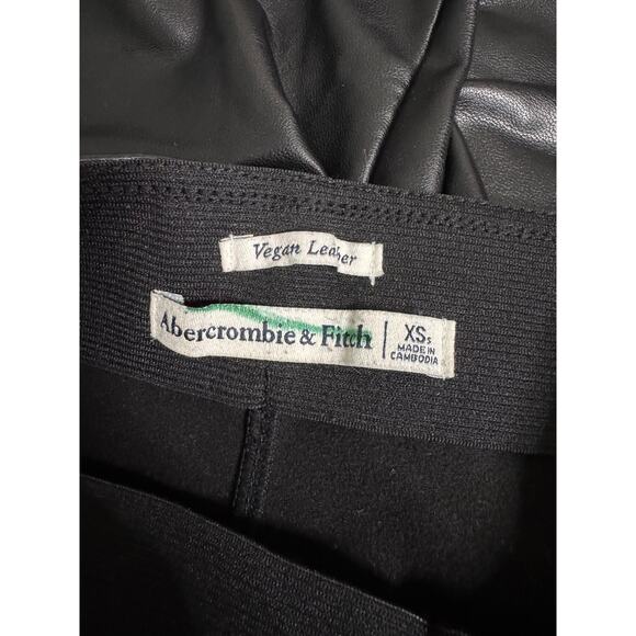 Abercrombie & Fitch Vegan Leather Curve Love Side Zipper Pant - Picture 3 of 7